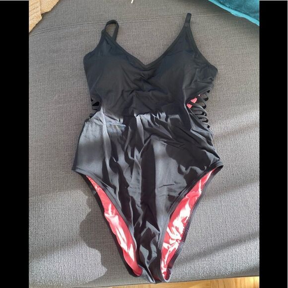 STRAPPY SIDE RIBBED ONE-PIECE - Picture 6 of 7